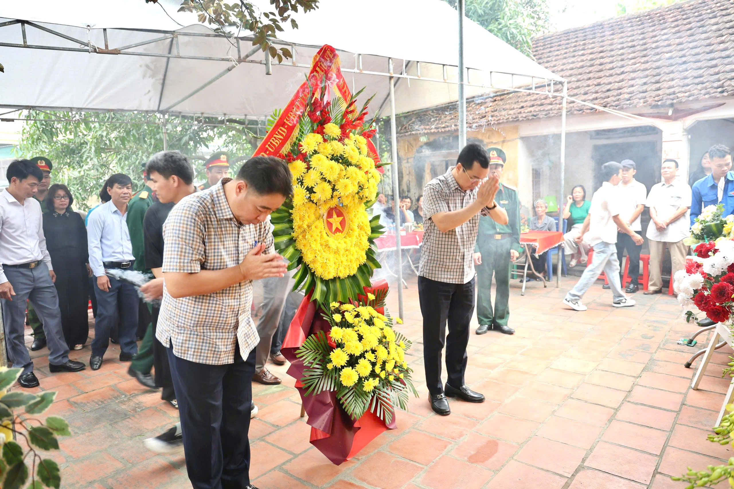 Anh-tin-bai